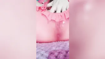 With a Nice Manicure Masturbates her Twat and Asks for a Banged