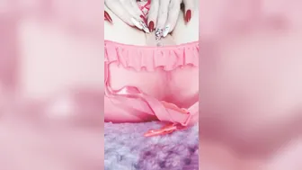 With a Nice Manicure Masturbates her Twat and Asks for a Banged
