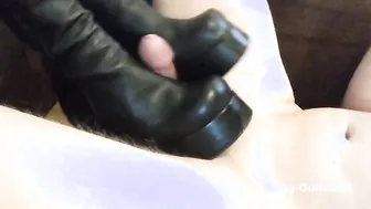 Yenny-Cum-Skank - Wunschclip: Shoejob mit Buffalo T-24400