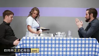 Brazzers -Oiled up Cali Carter serves her phat booty for