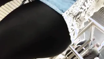 Hottie fat butt into silky african pants