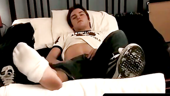 Size porn video – ToesXXX.com - Sexy guy from North Carolina is confident and horny as hell