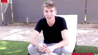 Interviewed porn video – Interviewed twink takes a shower and jacks off until he cums