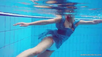 Beauty tight 18 year old Marusia swims nude underwater