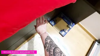 FIANCE INSIDE UNDERWEAR WEARS TIGHTS AND PREPARES FOR SEX