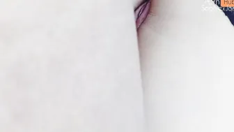 Rapariga é Fodida e Tem Um Orgasmo com Um Excitado Anal