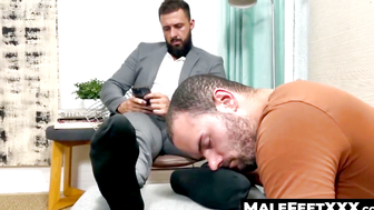 MaleFeetXXX.com - Thoms's expert tongue licks and sucks bearded Maui's tall toes