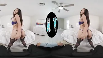 WETVR Turned On Women Takes Time For Sex During Work