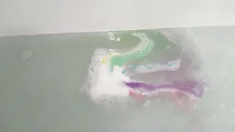 Crazy Bath Tub Bomb Masturbation