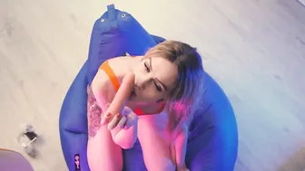 EMILY BLOWS A TOY AND STICKS IT INSIDE HER CUNT