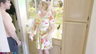 Fucking stepmom while she cleans the restroom