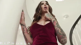 Best Bi Employees Gives Big Boobed Bombshell Customer Pleasure