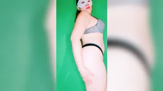 Joven cougar Mexicana Culo Gordo Huge Butt Masturbándose Con Toy Frente a