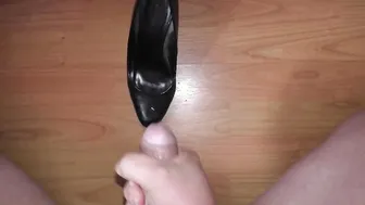 CONCEALED CUM ON HER BABE SHOES