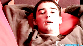 Straight thug Dustin jerks off his solid cock and shows off his gorgeous feet