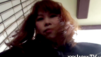 Zooming up on some delicious Japanese pussy real close