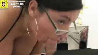 Ma secrétaire aux gros seins me vide les couilles après une longue