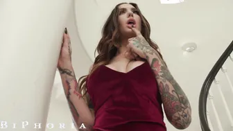 Best Bi Employees Offer Big Titted Hottie Customer Pleasure - BiPhoria