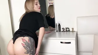 A CHICK INSIDE BABE PANTIES COMES FROM A PARTY