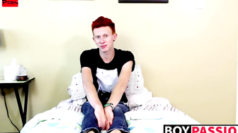 Twink spreads his ass and jerks off to an explosive finish