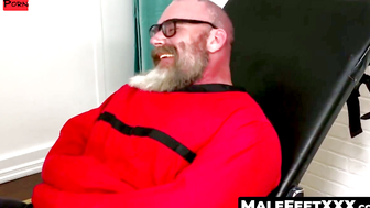 MaleFeetXXX.com - Giant Rick's enjoyment of being tickled with his huge size thirteen