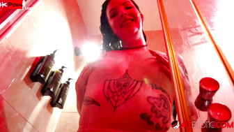 Riley Daniels A Sudsy Surrender to Bliss