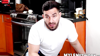 Australian babe Devyn Lux rides cock after seducing muscular handyman Peter Green
