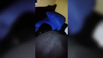 ENTRO A LA HABITACION DE MI MEJOR AMIGA Y LA