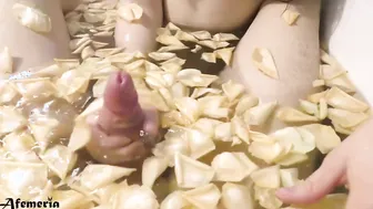 Gf Oral Sex and had Sex inside Rose Petals while Washing - Oral