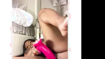 HOT HUGE HOOTERS AND SOAK SNATCH (FUCKING HERSELF)