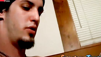 Axels Guitar hearding back, as he Unleashes a Juicy Masterpiece