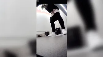 Pissing68