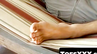 Innocent Teen Boyfriend Sucks Toe, Then Cubas a JerkOff Boom