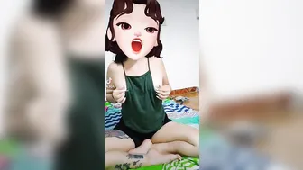 Enseña Las Tetas Mientras Hace un De Cartoon