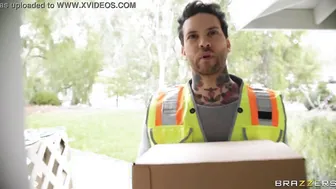 Atypical Delivery / Brazzers full movie at http://zzfull.com/delivery