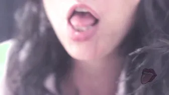 Married woman giving a fellatio with jizzed