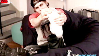 The Devilish Delight Watch JT Reeses Sinful Feet Worship Send Him Spiraling into a Frenzied Cum Session