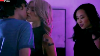 Stealing the Spotlight S35E7s Forbidden Desire
