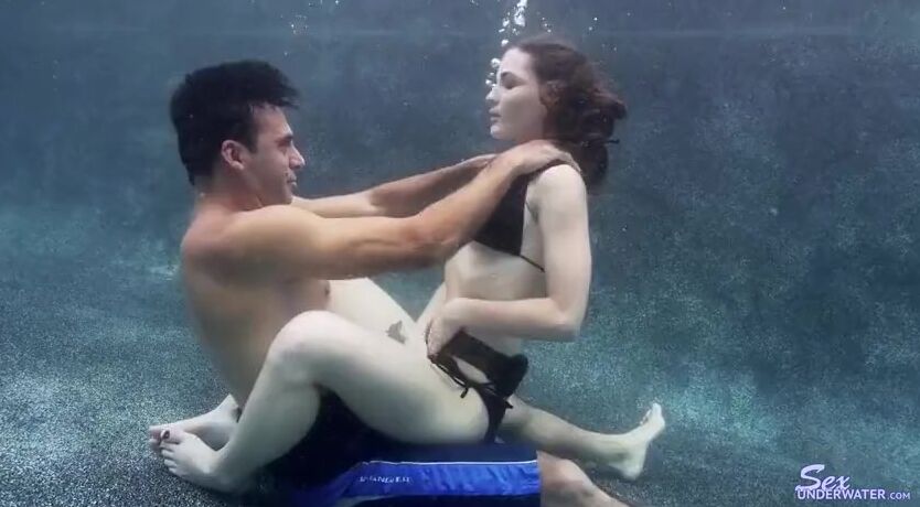 Molly Jane being jerked off Underwater 4kPorn.XXX