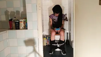 Extra Small porn video – Goddess gothic 19 year old peeing  crap while play with her