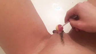 Beautiful Woman Masturbates Lollipop with her Clitoris and Introduces him in