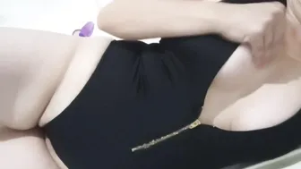 40-year-older woman with excellent body masturbates and waits for a man to