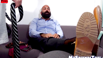 The Beards Punishment Landos Feet Worshiped by a Lustful Stranger