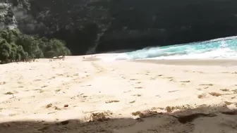 Elle se fait prendre le cul sur une plage en