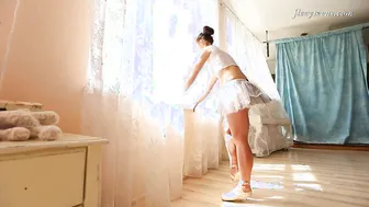 Dark Haired Girl Nino Belover doing unbelievable spreads