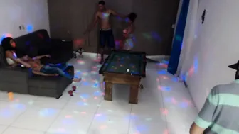 Festa na Cobertura do Flakael suruba ?