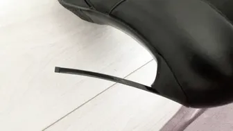 Do you Wanna Play with my Foot High Heels ?