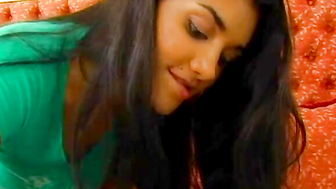 Sizzling Latin Cutie Leah Jaye Squeezes in A, Petite Princess Bottom