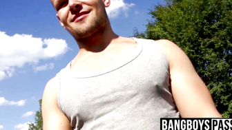 Bareback Bonanza Jock Takes it Raw in the Great Outdoors
