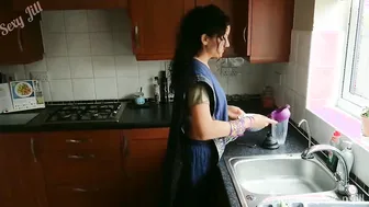 एक जवान लड़की के साथ उसके दादा ने बलात्कार और छेड़छाड़ की